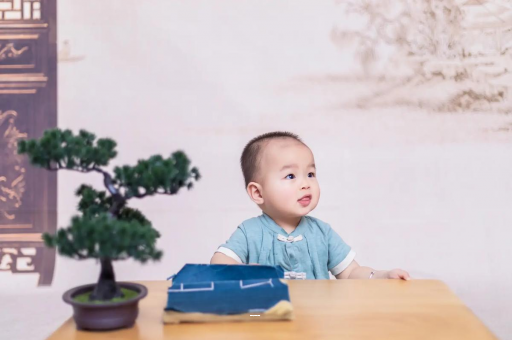 昆明宝宝吐黄水是怎么回事 昆明宝宝吐黄水是怎么回事